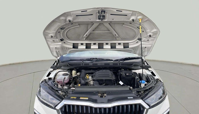 2022 Skoda SLAVIA STYLE 1.0L TSI MT, Petrol, Manual, 28,712 km, Open Bonet