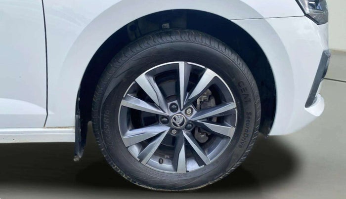 2022 Skoda SLAVIA STYLE 1.0L TSI MT, Petrol, Manual, 28,712 km, Right Front Wheel