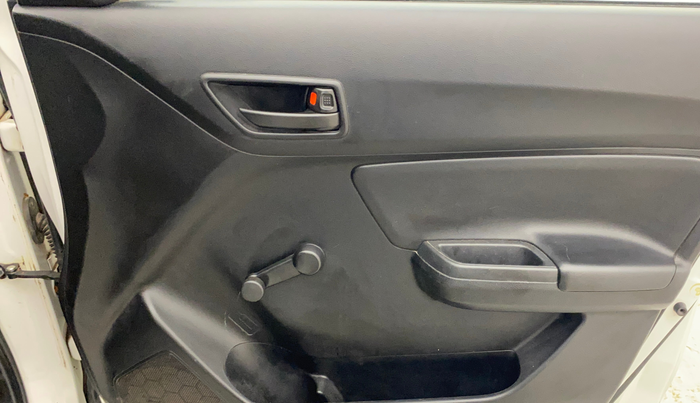 2022 Maruti Swift LXI, Petrol, Manual, 27,338 km, Driver Side Door Panels Control