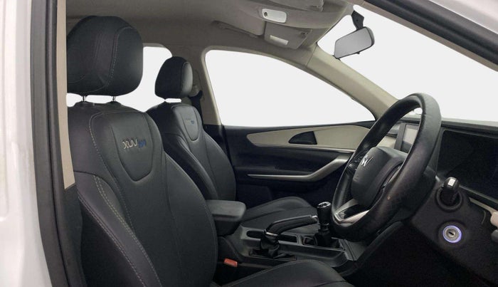 2022 Mahindra XUV700 MX D MT 5 STR, Diesel, Manual, 77,160 km, Right Side Front Door Cabin