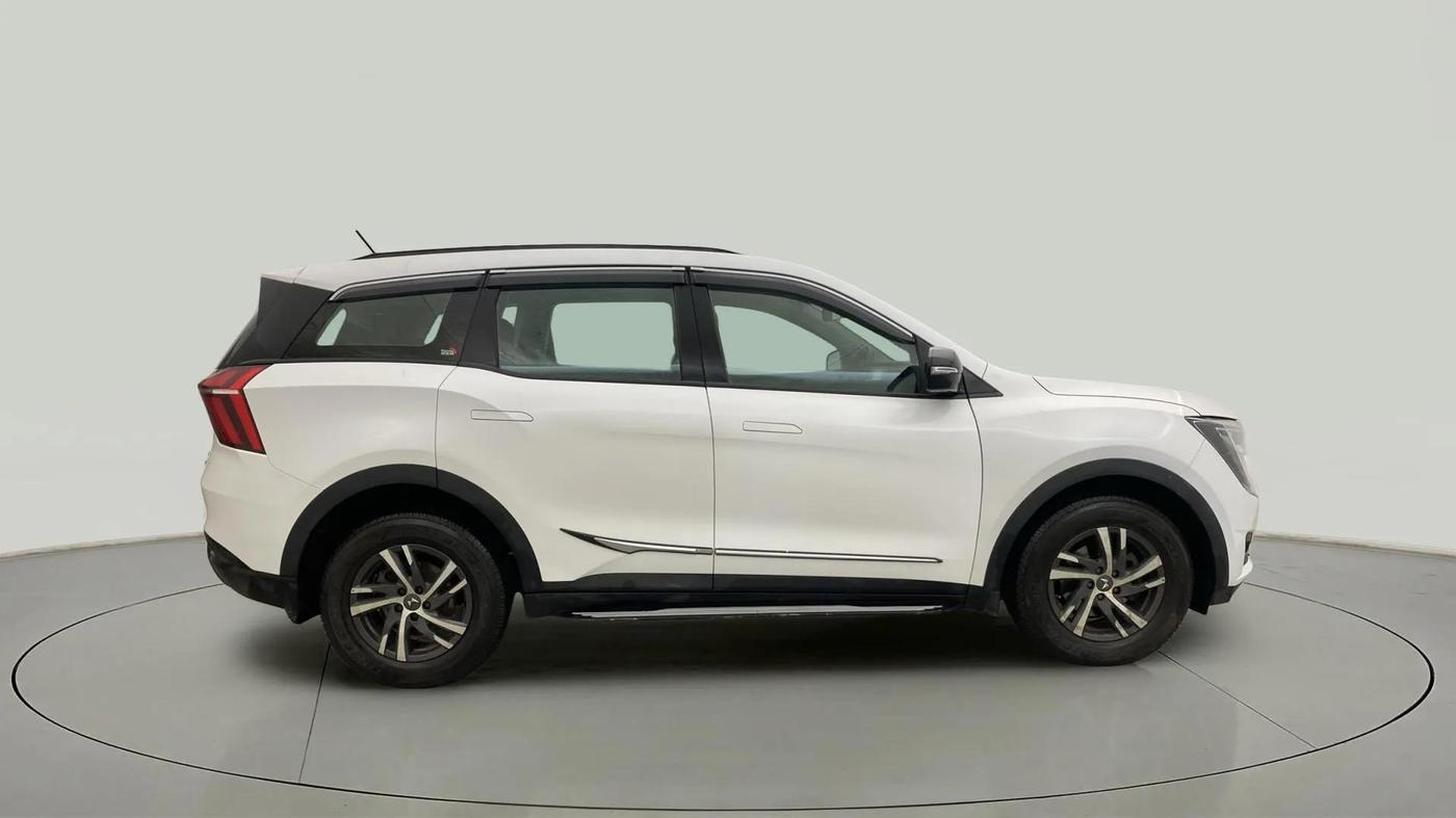 2022 Mahindra XUV700 MX D MT 5 STR, Diesel, Manual, 77,160 km, Right Side View