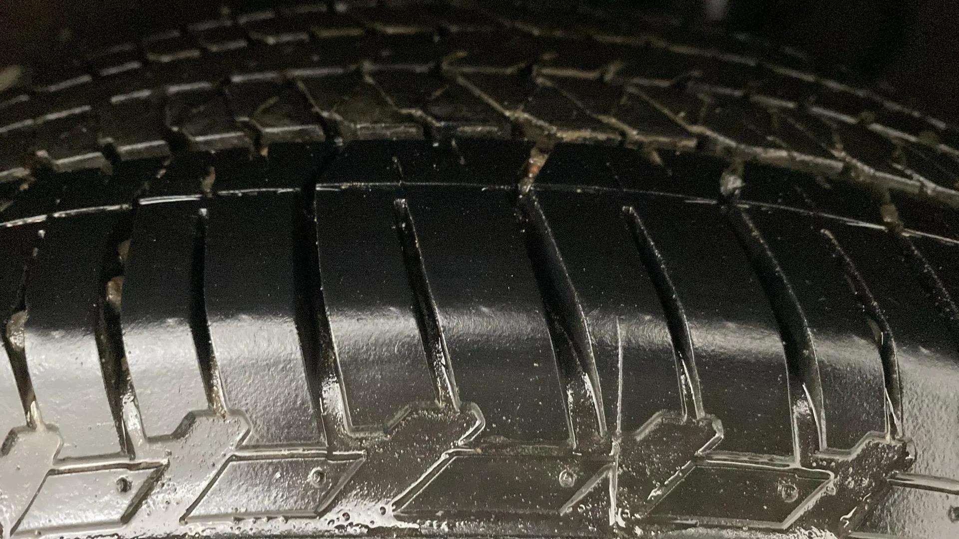 LHS-Rear-Tyre-Tread-21