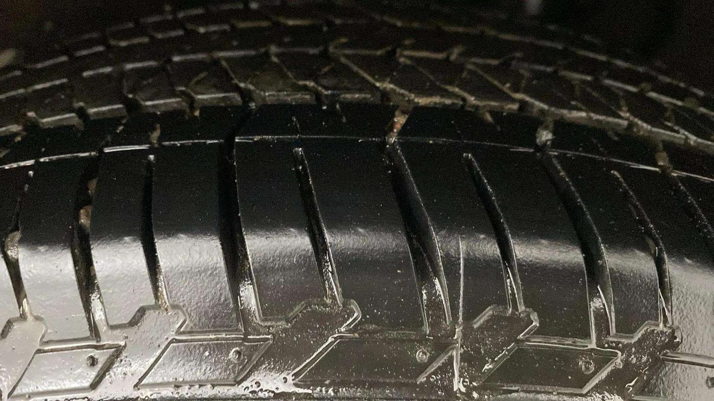 2022 Mahindra XUV700 MX D MT 5 STR, Diesel, Manual, 77,160 km, Left Rear Tyre Tread