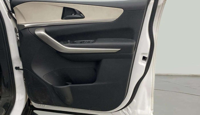 2022 Mahindra XUV700 MX D MT 5 STR, Diesel, Manual, 77,160 km, Driver Side Door Panels Control
