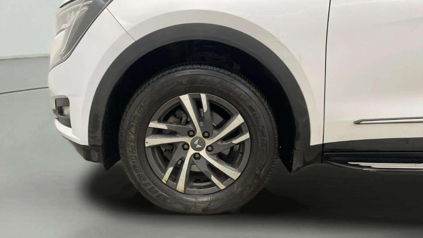 2022 Mahindra XUV700 MX D MT 5 STR, Diesel, Manual, 77,160 km, Left Front Wheel
