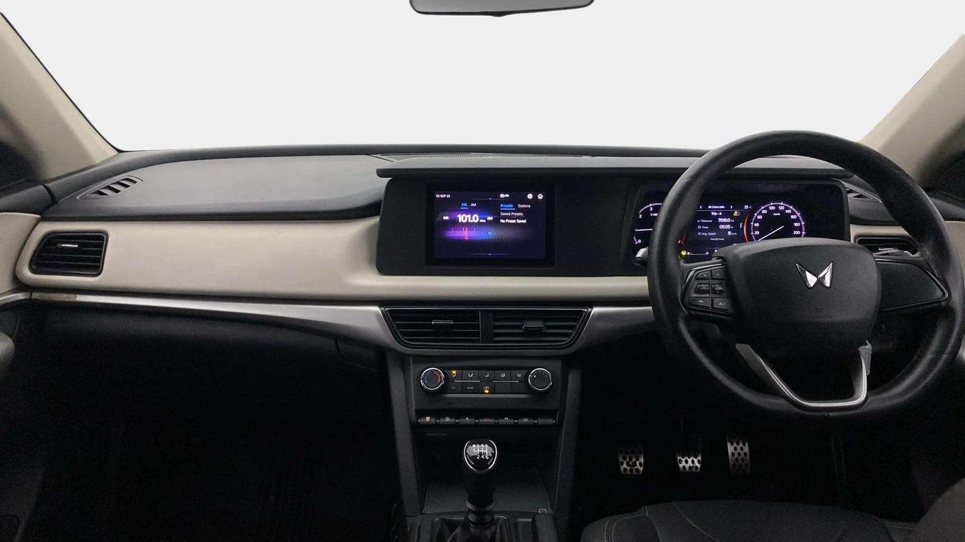 2022 Mahindra XUV700 MX D MT 5 STR, Diesel, Manual, 77,160 km, Dashboard