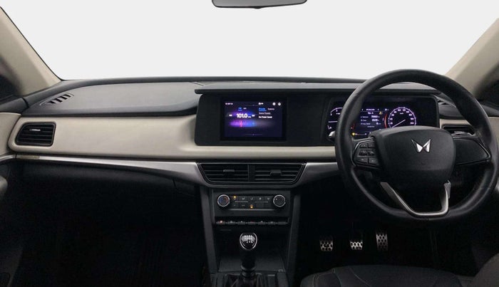 2022 Mahindra XUV700 MX D MT 5 STR, Diesel, Manual, 77,160 km, Dashboard