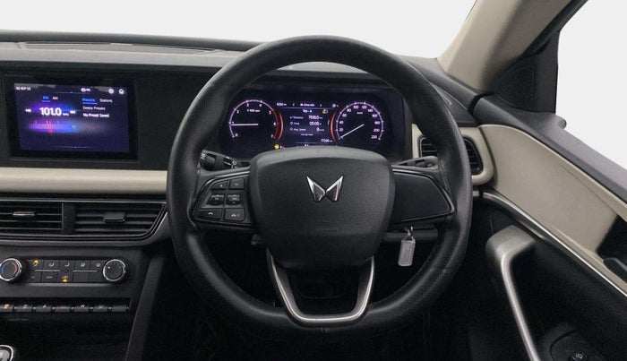 2022 Mahindra XUV700 MX D MT 5 STR, Diesel, Manual, 77,160 km, Steering Wheel Close Up