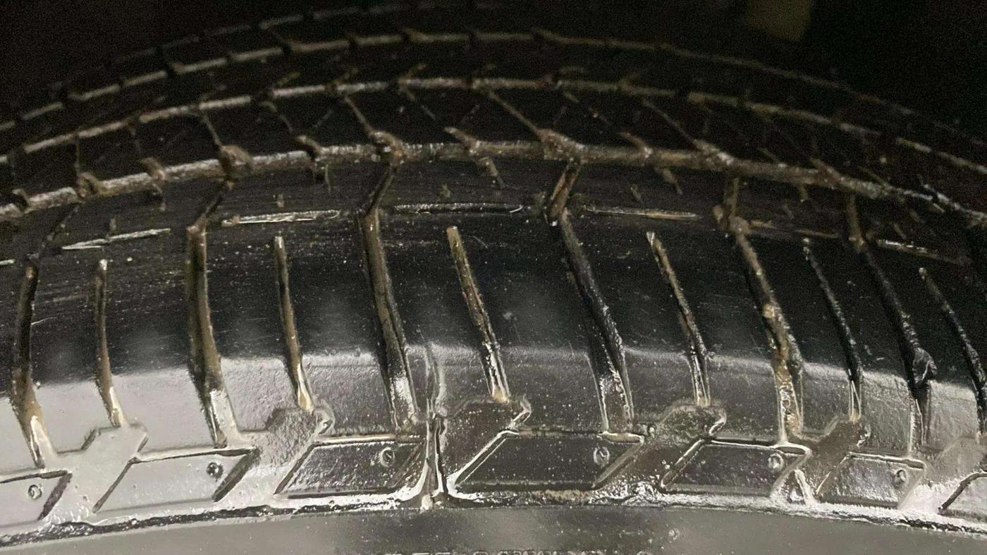 2022 Mahindra XUV700 MX D MT 5 STR, Diesel, Manual, 77,160 km, Left Front Tyre Tread