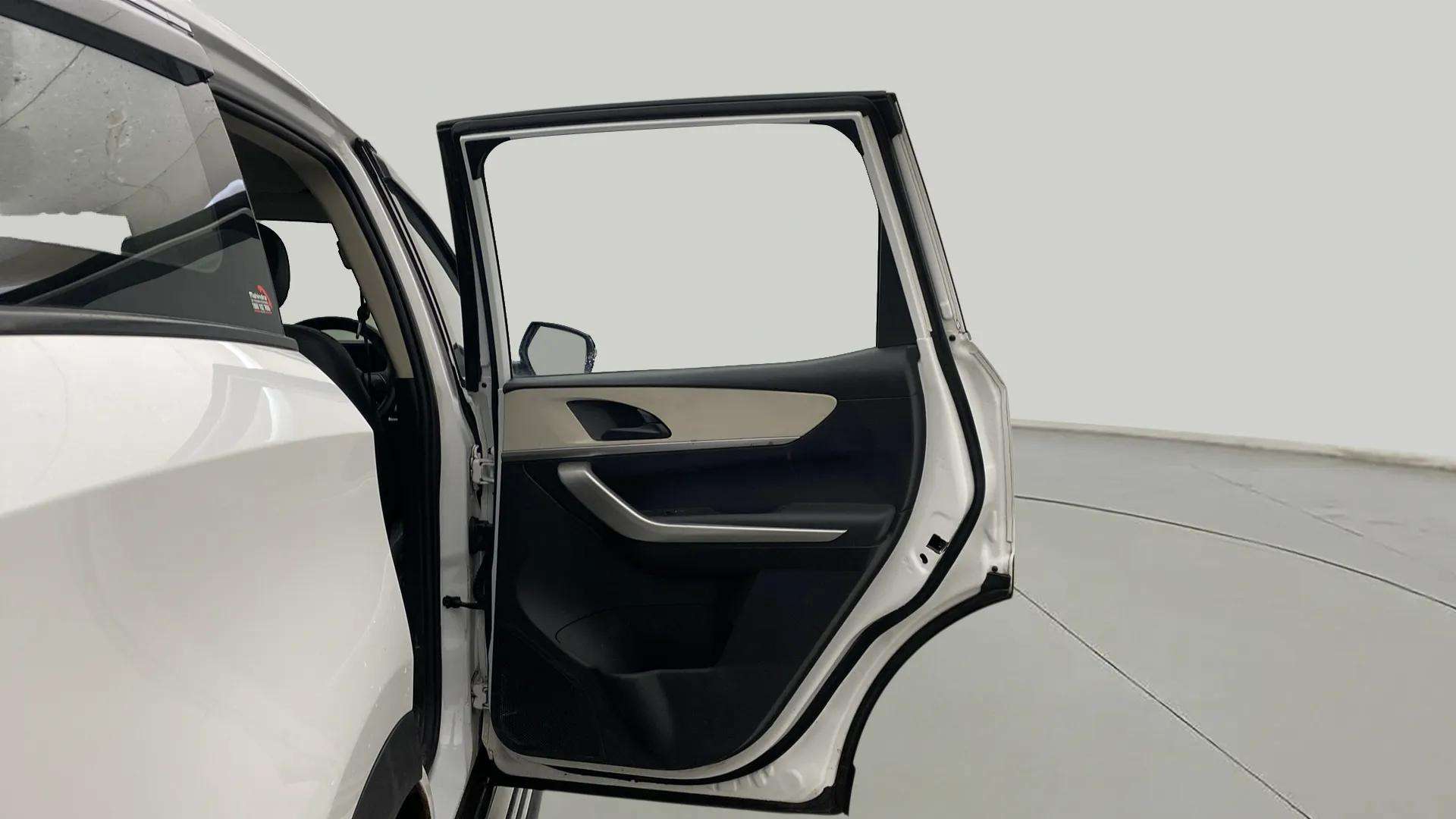 RHS-Rear-Door-Open-33