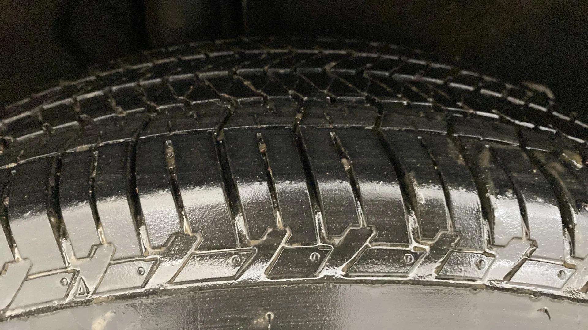 RHS-Rear-Tyre-Tread-19