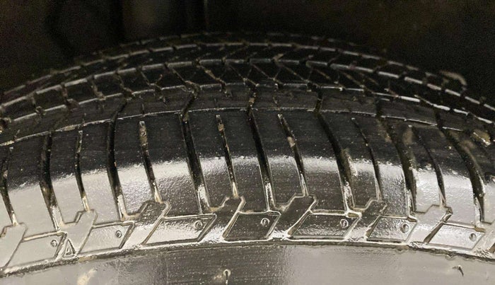 2022 Mahindra XUV700 MX D MT 5 STR, Diesel, Manual, 77,160 km, Right Rear Tyre Tread