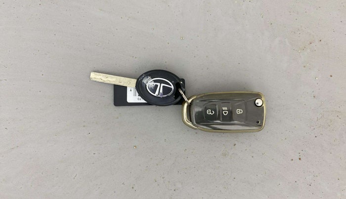 2021 Tata Tiago XZA PLUS PETROL, Petrol, Automatic, 16,920 km, Key Close Up