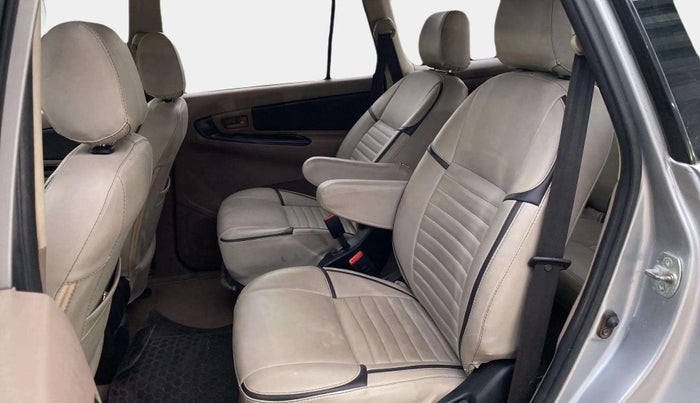 2015 Toyota Innova 2.5 GX 7 STR, Diesel, Manual, 1,40,369 km, Right Side Rear Door Cabin