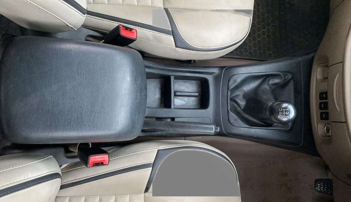 2015 Toyota Innova 2.5 GX 7 STR, Diesel, Manual, 1,40,369 km, Gear Lever