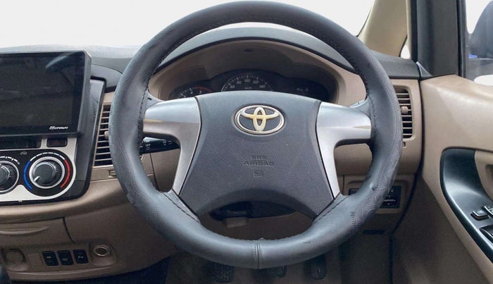 2015 Toyota Innova 2.5 GX 7 STR, Diesel, Manual, 1,40,369 km, Steering Wheel Close Up