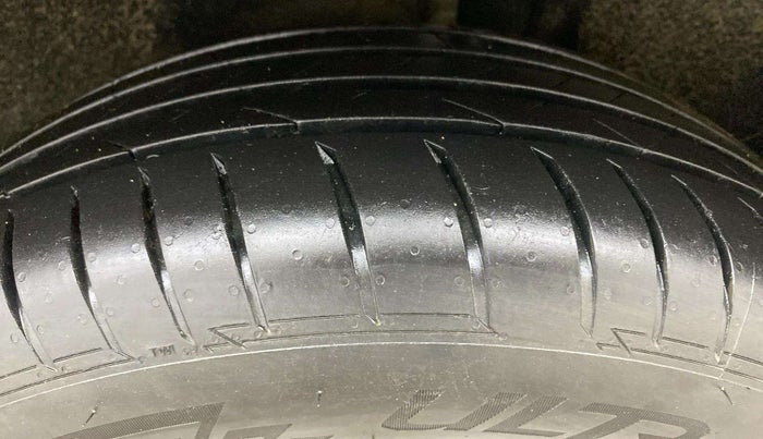 2020 Ford Ecosport TITANIUM 1.5L DIESEL, Diesel, Manual, 1,06,568 km, Left Rear Tyre Tread