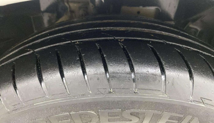 2020 Ford Ecosport TITANIUM 1.5L DIESEL, Diesel, Manual, 1,06,568 km, Right Front Tyre Tread
