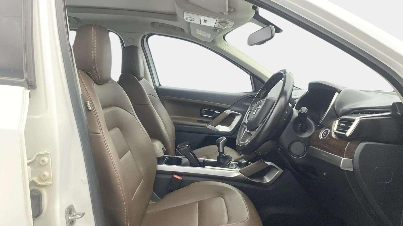 2022 Tata Harrier XZ PLUS 2.0L, Diesel, Manual, 87,490 km, Right Side Front Door Cabin