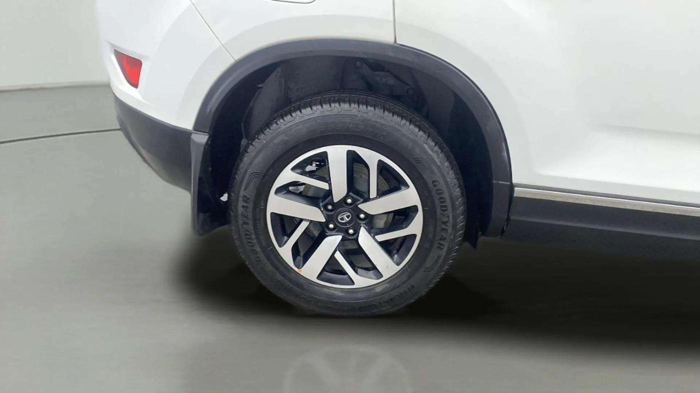 2022 Tata Harrier XZ PLUS 2.0L, Diesel, Manual, 87,490 km, Right Rear Wheel