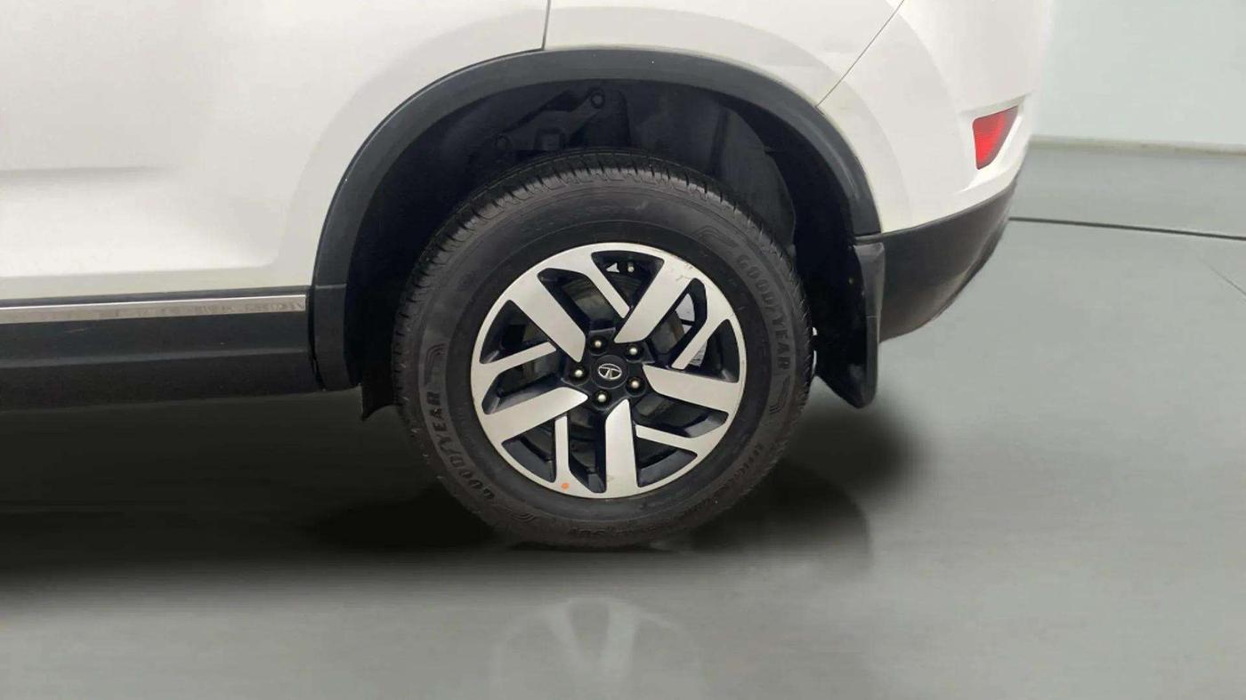 2022 Tata Harrier XZ PLUS 2.0L, Diesel, Manual, 87,490 km, Left Rear Wheel