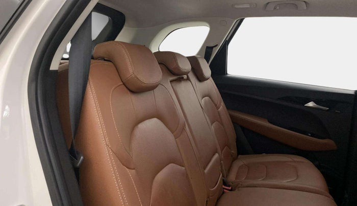 2021 MG HECTOR PLUS SELECT 2.0 DIESEL TURBO MT 7-STR, Diesel, Manual, 24,810 km, Right Side Rear Door Cabin