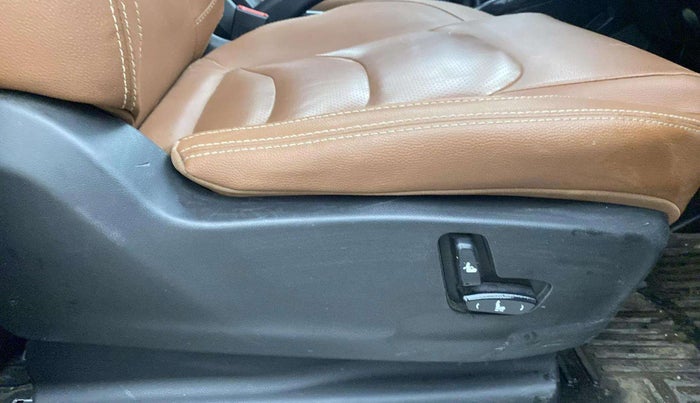2021 MG HECTOR PLUS SELECT 2.0 DIESEL TURBO MT 7-STR, Diesel, Manual, 24,810 km, Driver Side Adjustment Panel