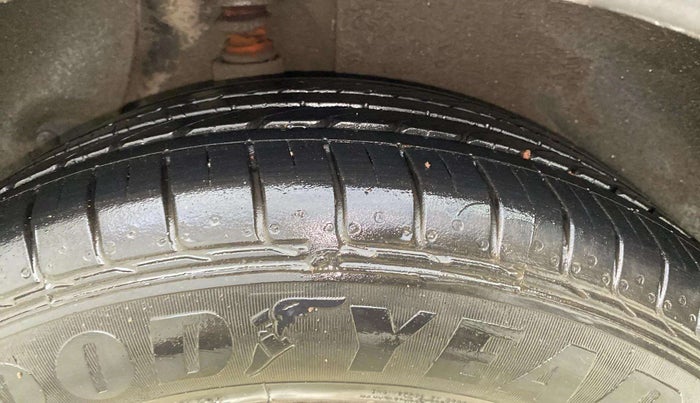 2016 Hyundai Creta SX PLUS 1.6 PETROL, CNG, Manual, 88,646 km, Right Rear Tyre Tread