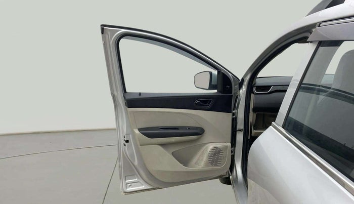 2021 Renault TRIBER RXL AMT, Petrol, Automatic, 45,845 km, LHS Front Door
