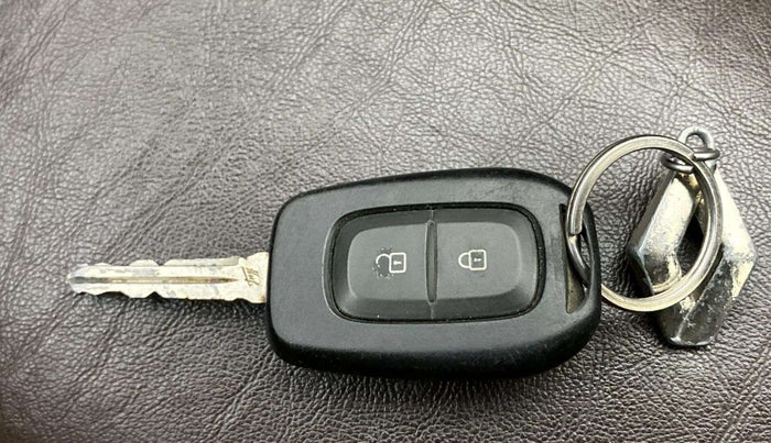2021 Renault TRIBER RXL AMT, Petrol, Automatic, 45,845 km, Key Close Up