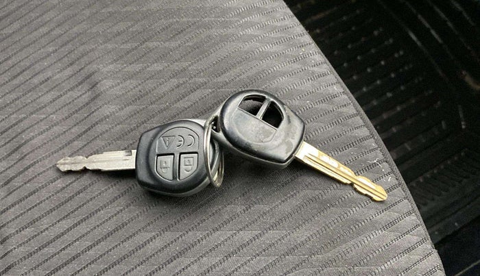 2015 Maruti Swift VXI, Petrol, Manual, 1,32,445 km, Key Close Up