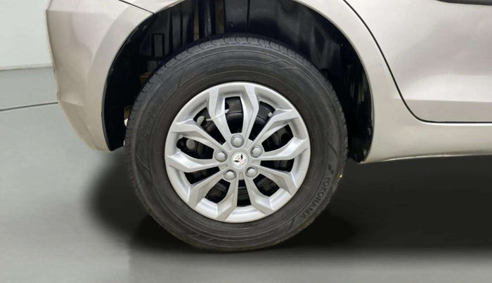2015 Maruti Swift VXI, Petrol, Manual, 1,32,445 km, Right Rear Wheel