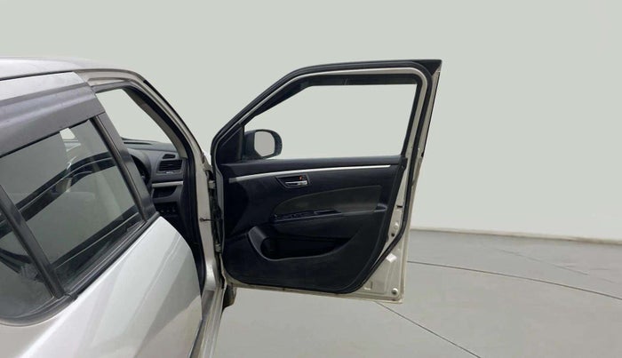 2015 Maruti Swift VXI, Petrol, Manual, 1,32,445 km, RHS Front Door