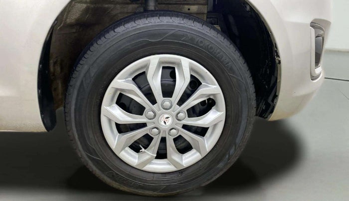 2015 Maruti Swift VXI, Petrol, Manual, 1,32,445 km, Right Front Wheel