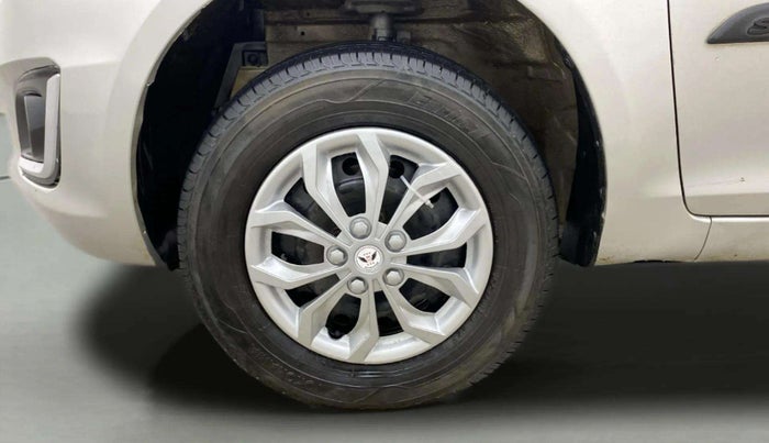 2015 Maruti Swift VXI, Petrol, Manual, 1,32,445 km, Left Front Wheel