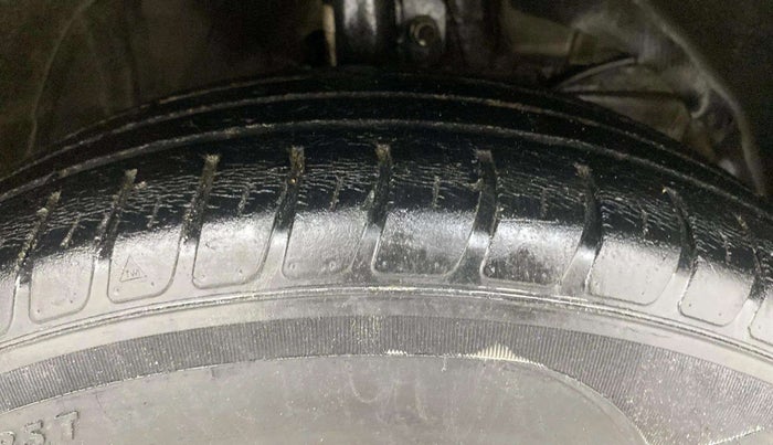 2020 Maruti Swift VXI, Petrol, Manual, 68,368 km, Right Front Tyre Tread