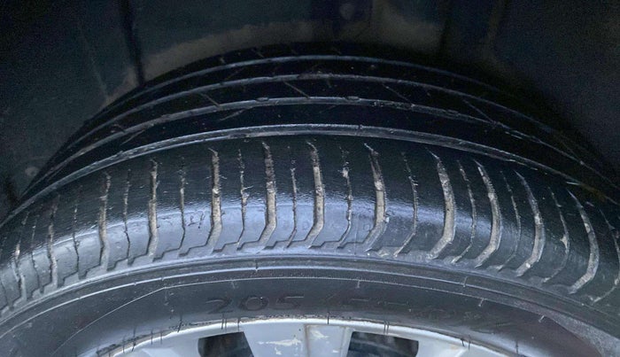 2023 Volkswagen VIRTUS HIGHLINE TSI 1.0 MT, Petrol, Manual, 24,463 km, Left Rear Tyre Tread