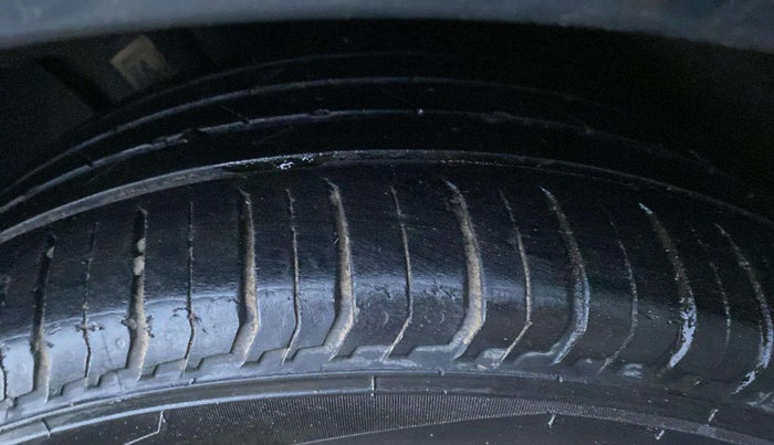 2023 Volkswagen VIRTUS HIGHLINE TSI 1.0 MT, Petrol, Manual, 24,463 km, Left Front Tyre Tread