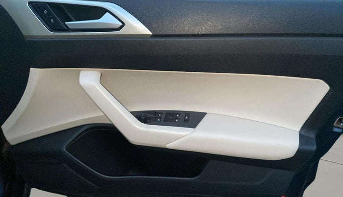 2023 Volkswagen VIRTUS HIGHLINE TSI 1.0 MT, Petrol, Manual, 24,463 km, Driver Side Door Panels Control