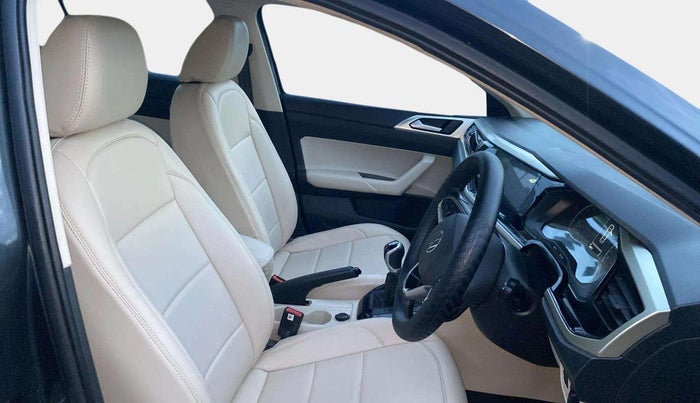 2023 Volkswagen VIRTUS HIGHLINE TSI 1.0 MT, Petrol, Manual, 24,463 km, Right Side Front Door Cabin