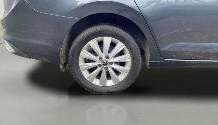 2023 Volkswagen VIRTUS HIGHLINE TSI 1.0 MT, Petrol, Manual, 24,463 km, Right Rear Wheel
