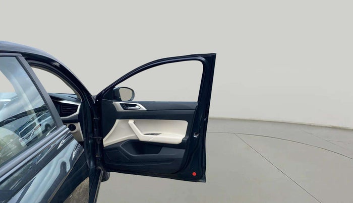 2023 Volkswagen VIRTUS HIGHLINE TSI 1.0 MT, Petrol, Manual, 24,463 km, RHS Front Door