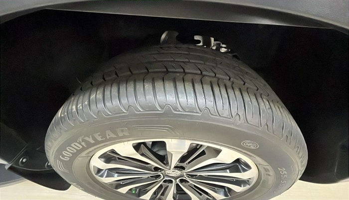 2023 MG GLOSTER SAVVY 2.0 TURBO 7 STR 2WD, Diesel, Automatic, 8,181 km, Left Front Tyre Tread