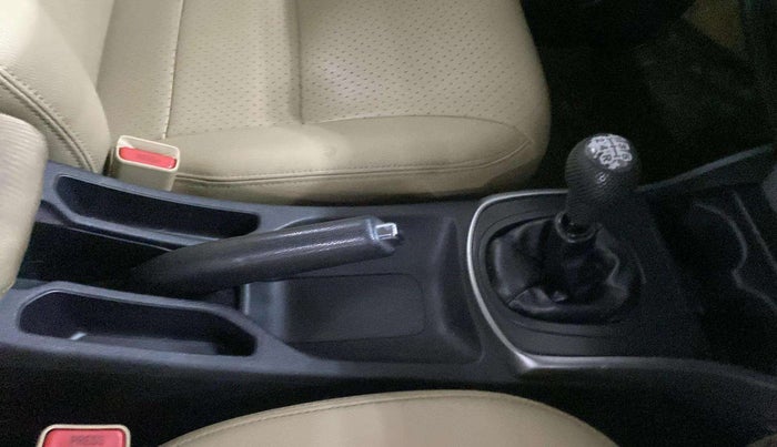 2015 Honda City 1.5L I-VTEC V MT, Petrol, Manual, 1,19,662 km, Gear Lever