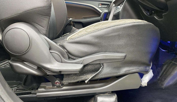 2023 Maruti BREZZA ZXI + AT SMART HYBRID, Petrol, Automatic, 13,976 km, Driver Side Adjustment Panel