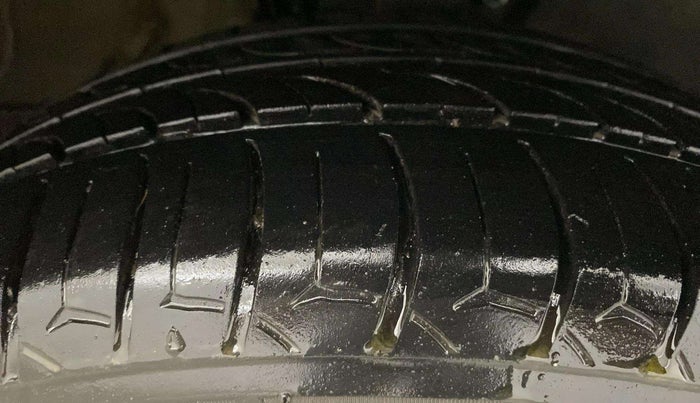 2017 Volkswagen Vento HIGHLINE 1.5 AT, Diesel, Automatic, 85,183 km, Right Front Tyre Tread