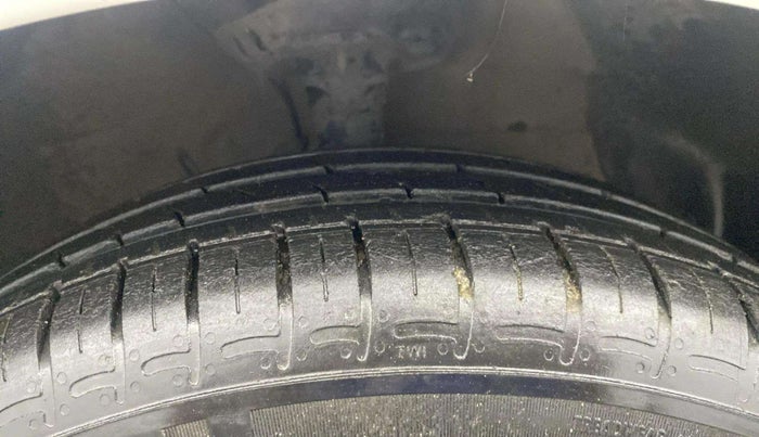 2021 Hyundai AURA S 1.2 CNG, CNG, Manual, 26,505 km, Right Front Tyre Tread