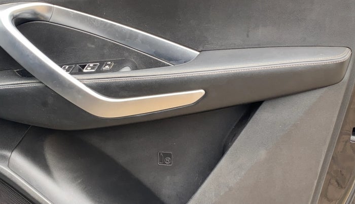 2020 MG HECTOR SHARP HYBRID 1.5 PETROL, Petrol, Manual, 81,698 km, Driver Side Door Panels Control