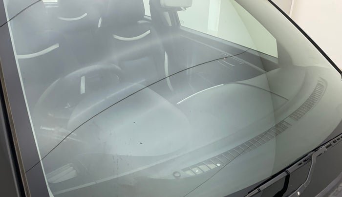 2013 Maruti Swift ZXI, Petrol, Manual, 97,672 km, Front windshield - Minor spot on windshield