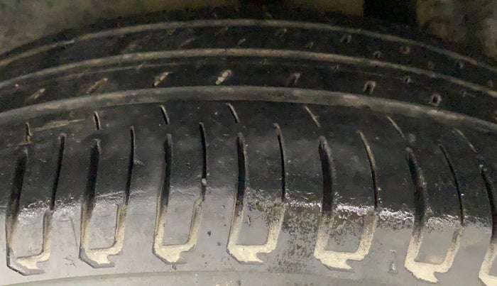 2013 Maruti Swift ZXI, Petrol, Manual, 97,672 km, Left Rear Tyre Tread